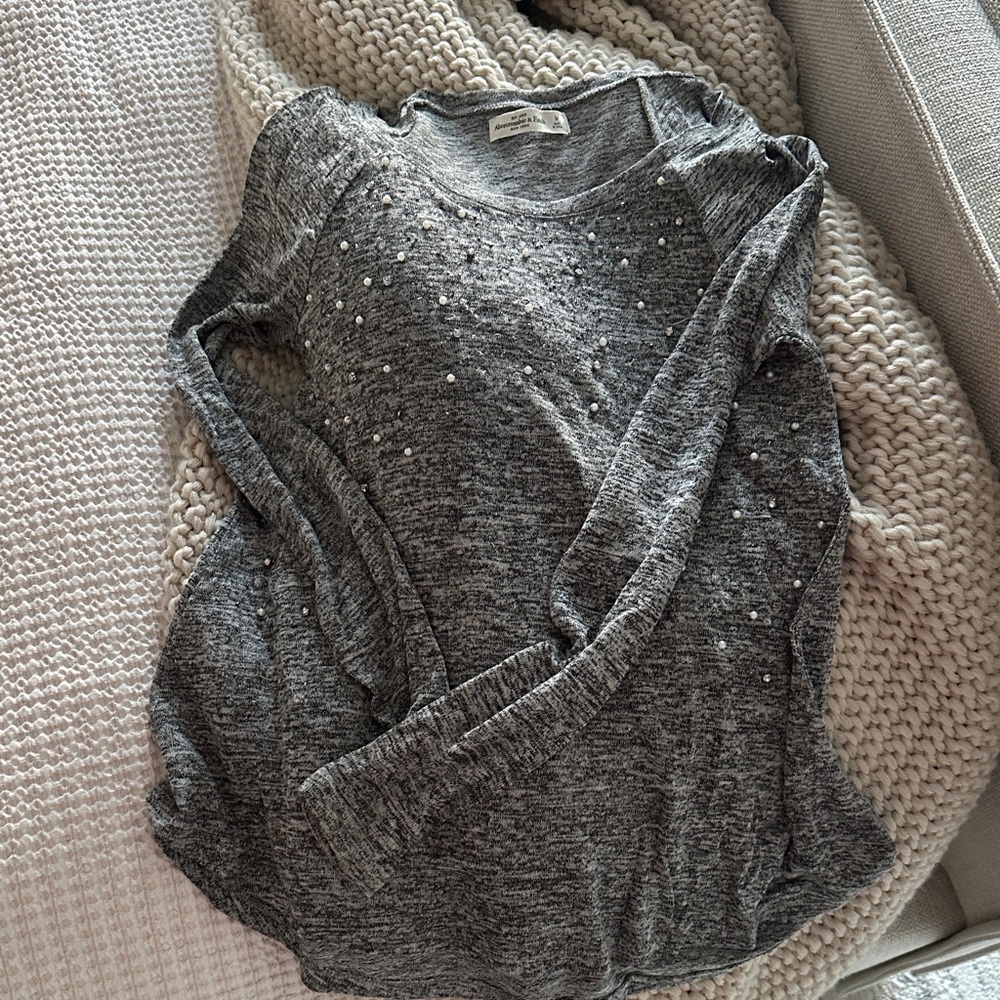 Abercrombie and fitch grey pearl sweater size medium